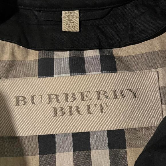 Authentic Burberry trench coat PRICE IS FIRM - Picture 3 of 5